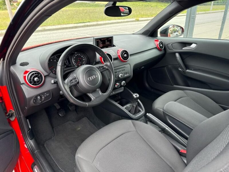 Audi A1 1,2 TFSI S-LINE NAVIGACIJA / XENON / LED / ODLIČAN